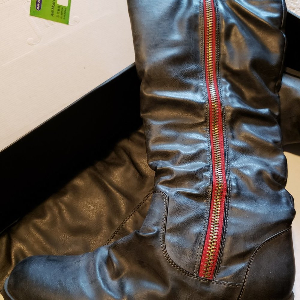 New Women's Knee High Grey Boots - size 9
